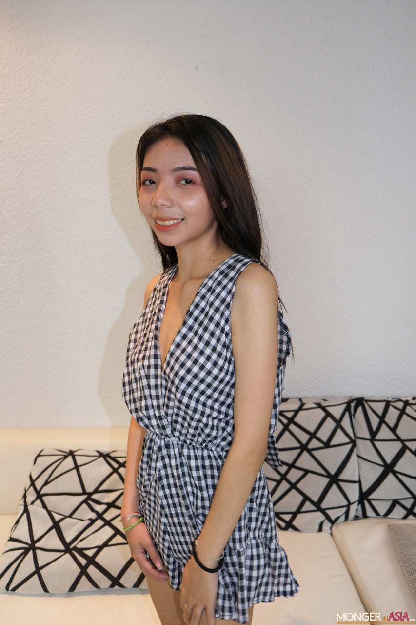 Slim Asian Amateur Mungming Poses Nude On Couch