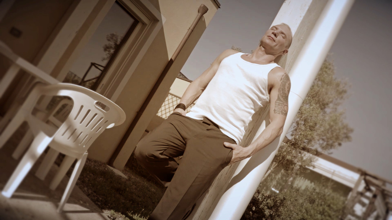 アジアの従順なポルノ女優アンディ・カサノバが激しく支配される