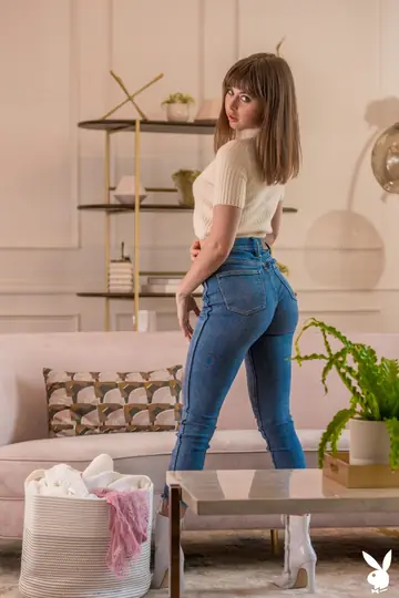 Riley Reid – Tall Slim Brunette Strips and Shows Her Hairy Pussy