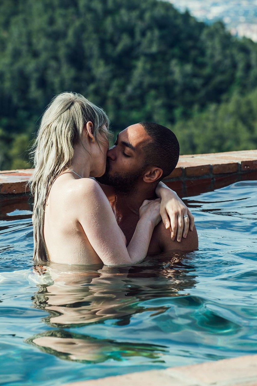 Pool-Vierer Hardcore-Fick Mit Freundinnen Amarna Miller Und Vex Ashley