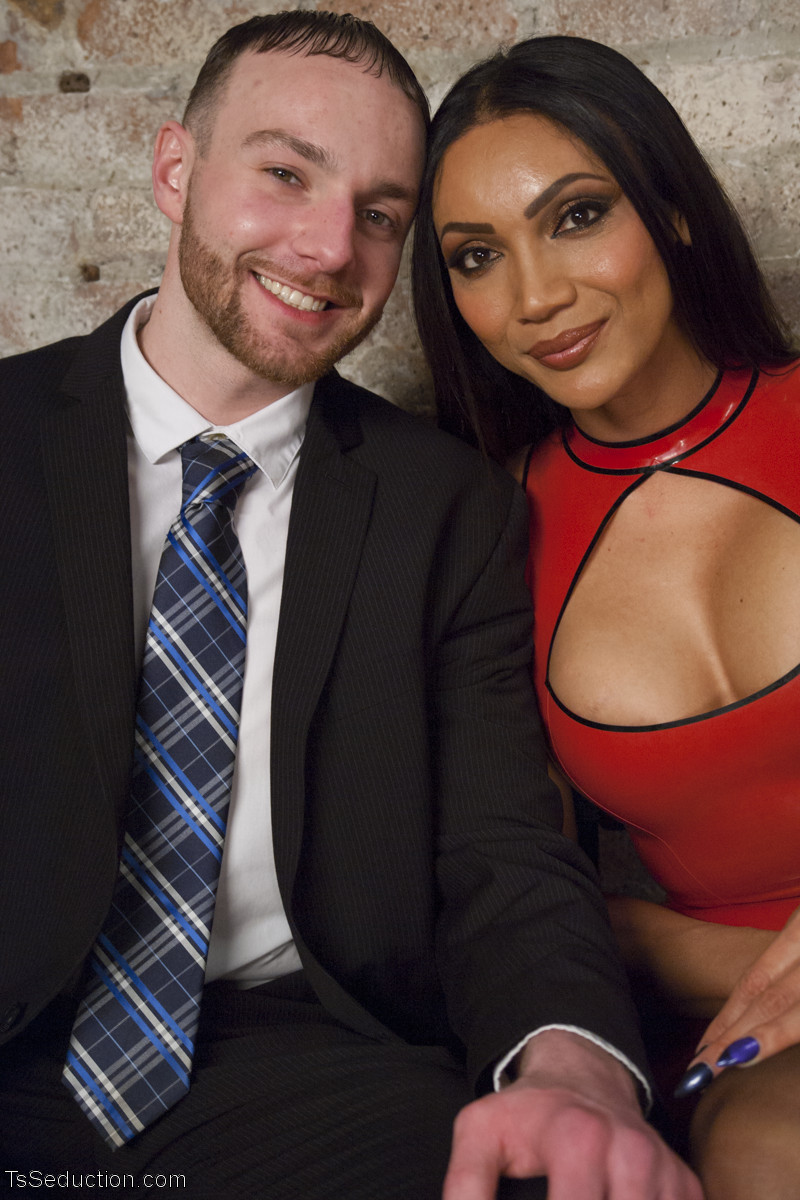 Sexy Brunette Shemale Milf Yasmin Lee Exposes Fake Tits