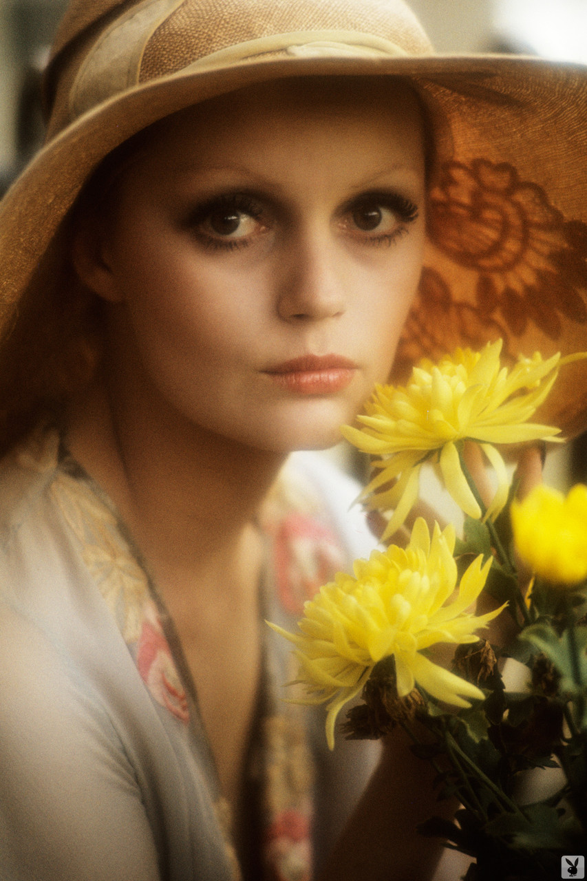 Alexandra Hay: Glamour Girl Strips Naked in Sexy Clothes