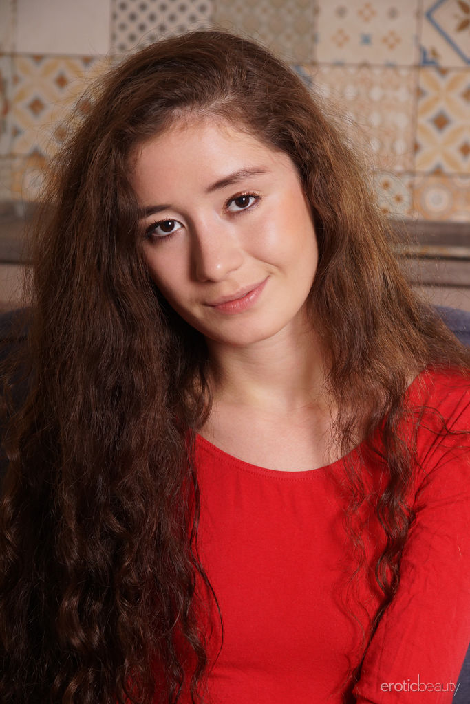 Sherie Präsentiert Ihre Natürliche Muschi