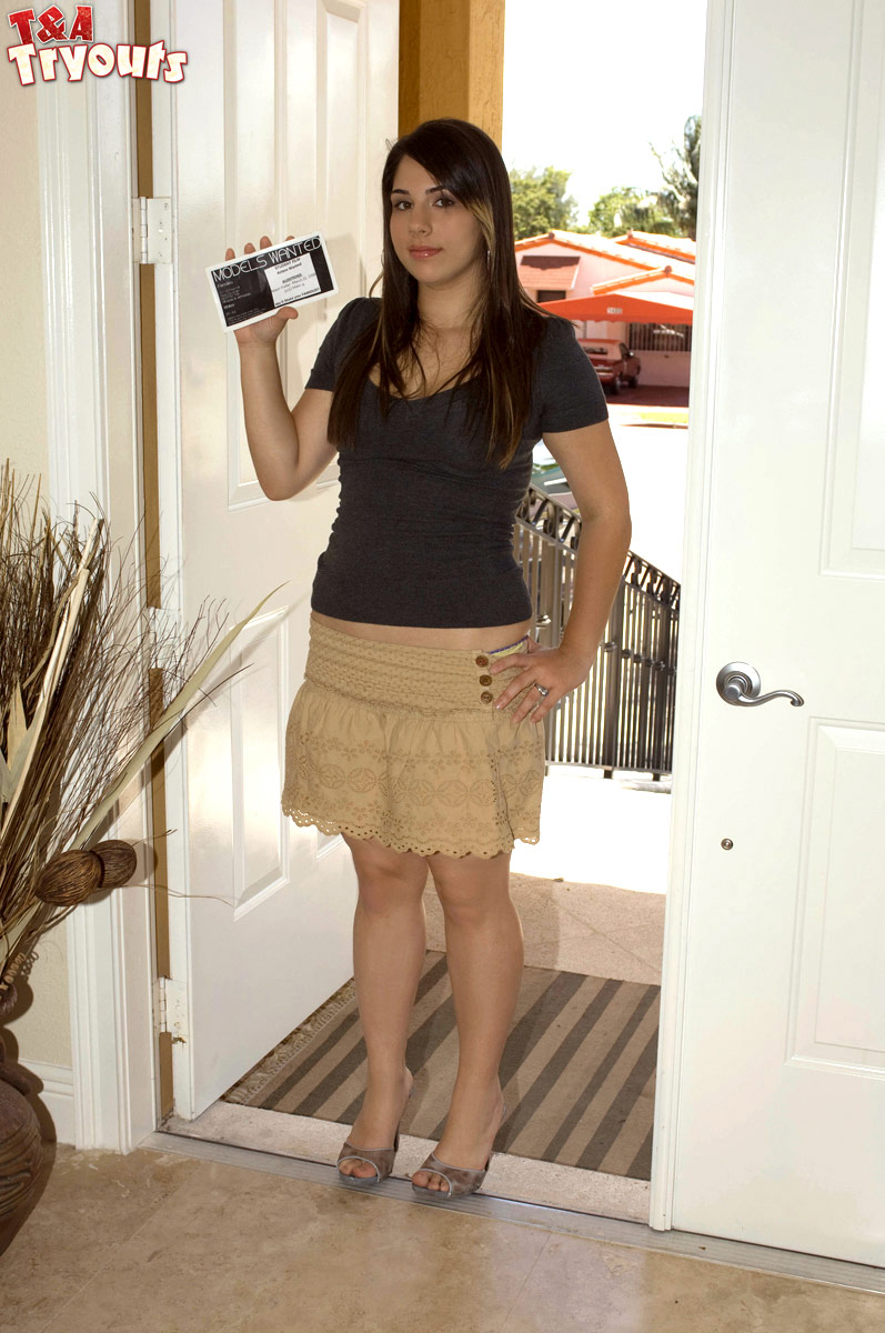 ライアン・ハートが甘いお尻を見せてバックと騎乗位のアクションへ