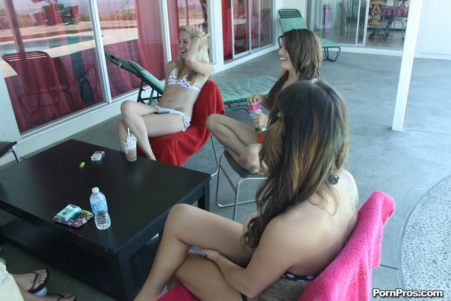 हकीबाक लड़कियाँ कामोत्तेजित लड़के से लिंग-रस में डूबी