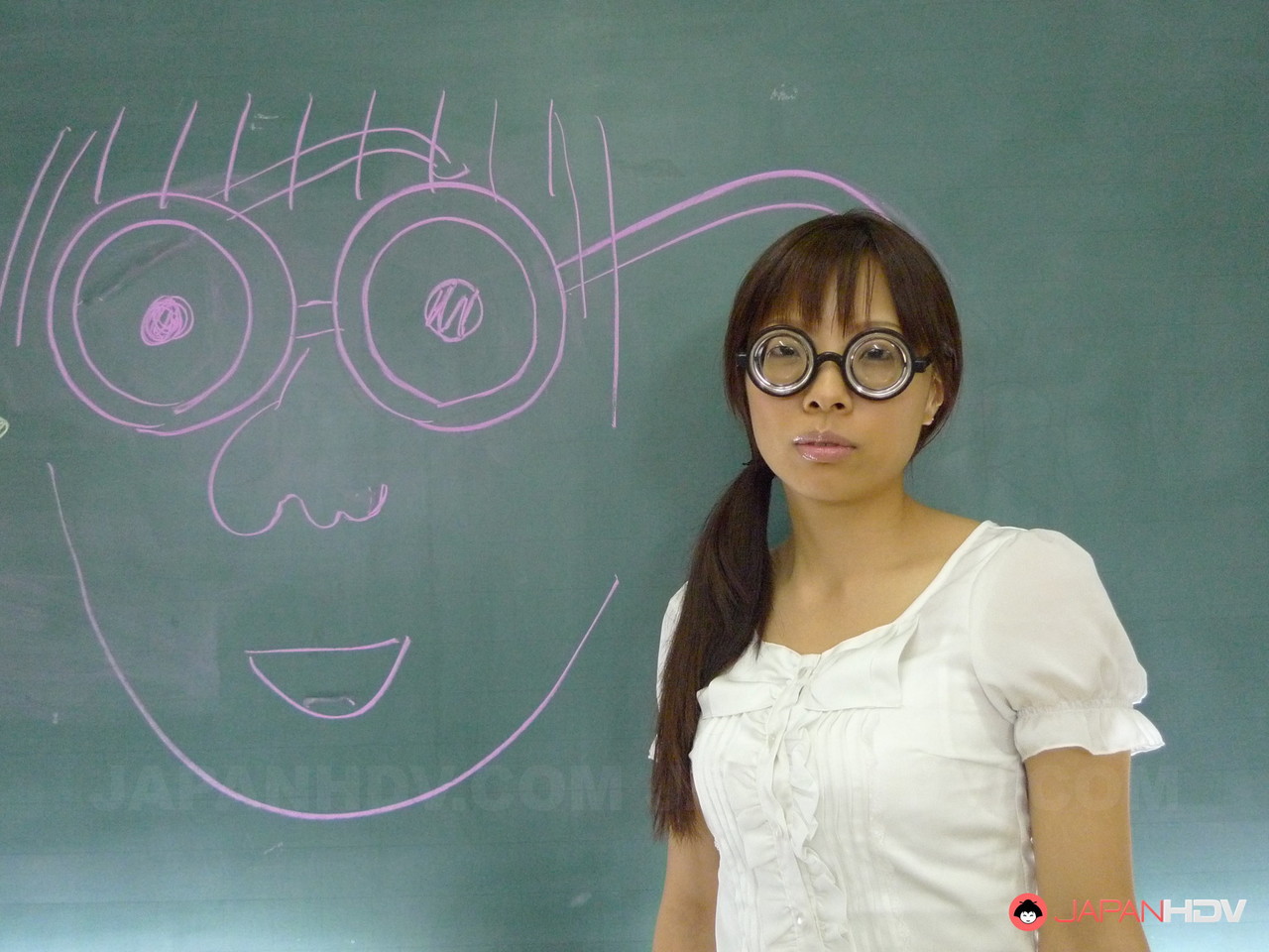 桐岡さつき：淫乱なアジアン女子校生、アナル舐めと二穴挿入