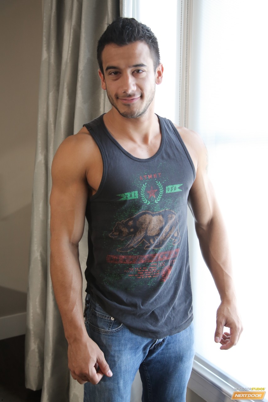 Amateur-Gay-Hottie Kayden Andrews Zeigt Sixpack Und Wichst Schwanz