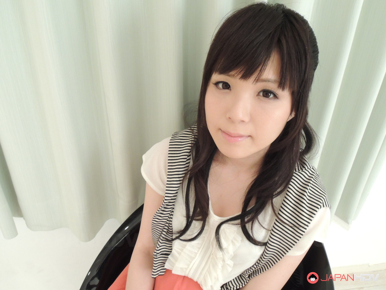 فتاة يابانية جميلة Sena Sakura لديها كسها ملموس وملموس