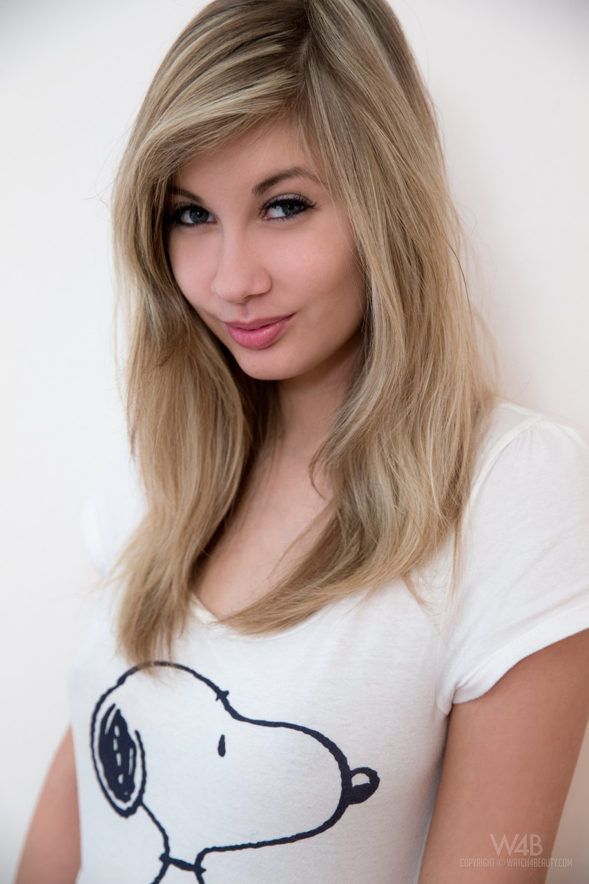 欧州の聖なる美少女 膨らんだ聖マン ガラスの玩具 接写