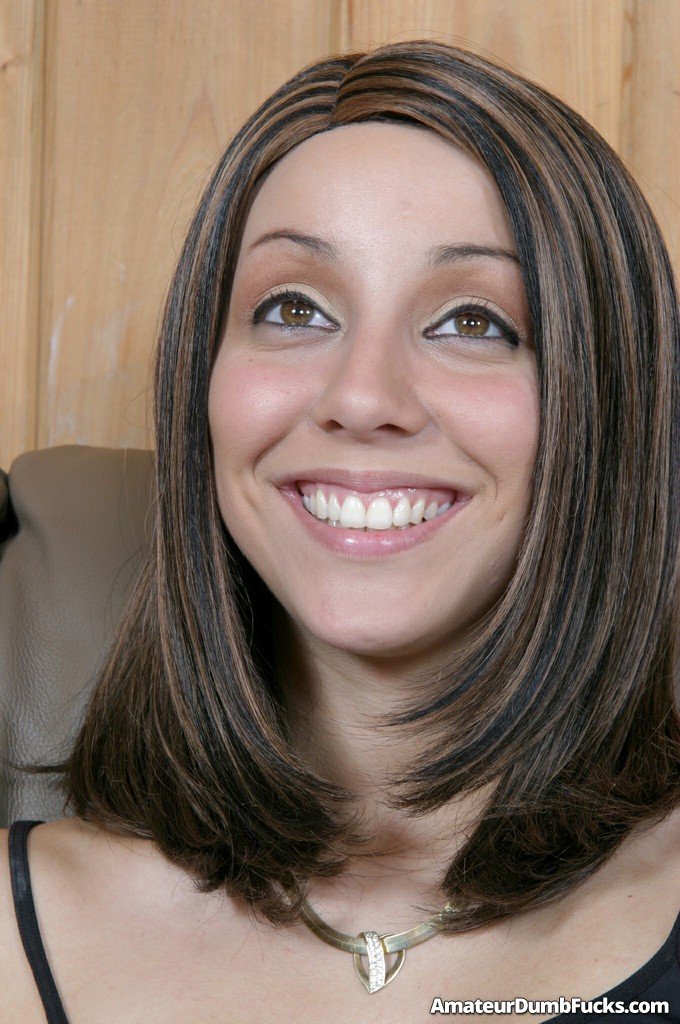 Amateur Babe Yasmine Walter Gets Her Juicy Twat Toyed On A Couch