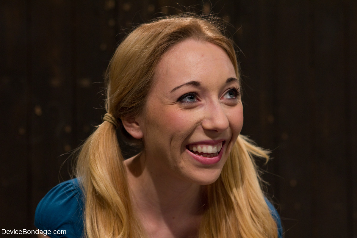 Emma Haize E Isis Love En Bondage Con Dispositivos Con Mickey Mod Fotos XXX