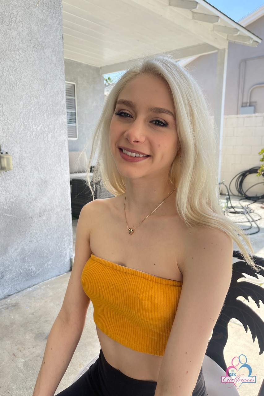 Amateur Girlfriend Scarlett Hampton Shows Her Cute Pierced Tits And Hot Holes