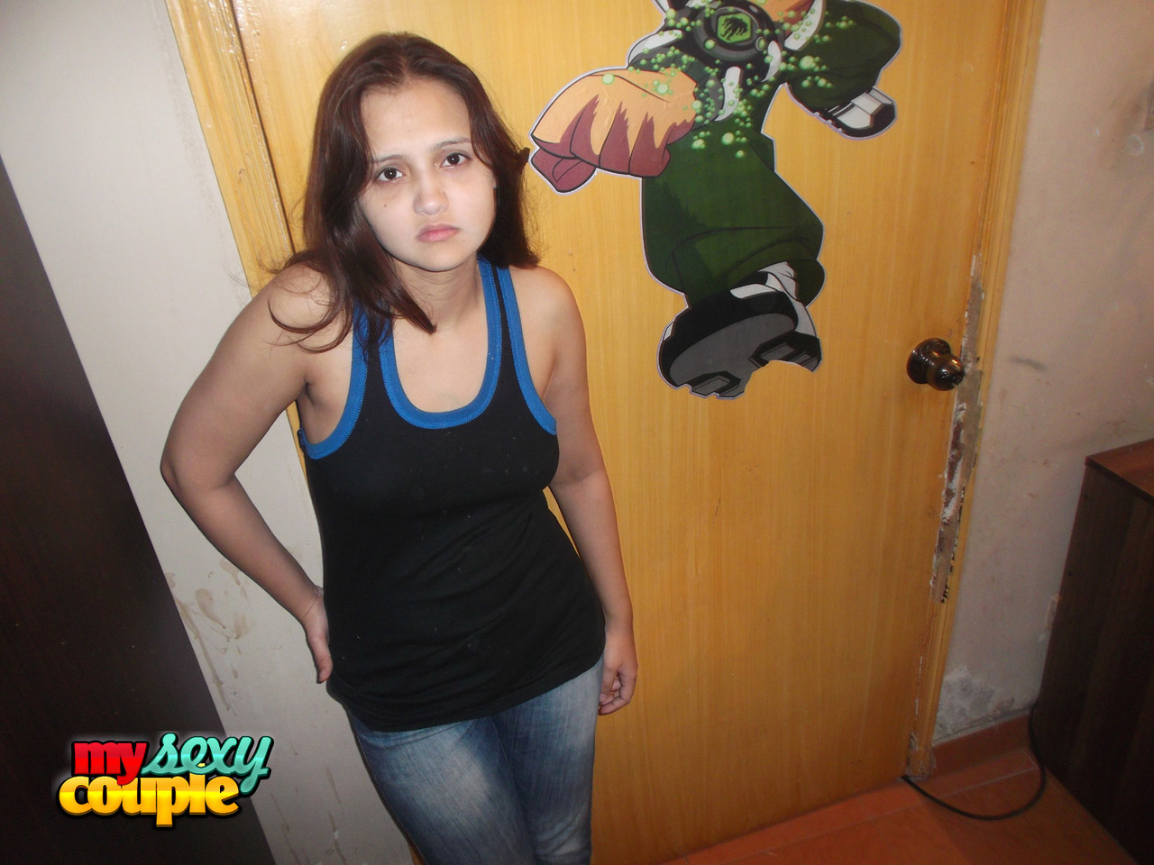 Indian Amateur Sonia Bhabhi Lifts Tank Top And Fondles Her Big Tits