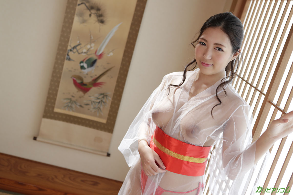 淘气的亚洲棕发女郎Nene Sakura用鸡巴填满她毛茸茸的小穴