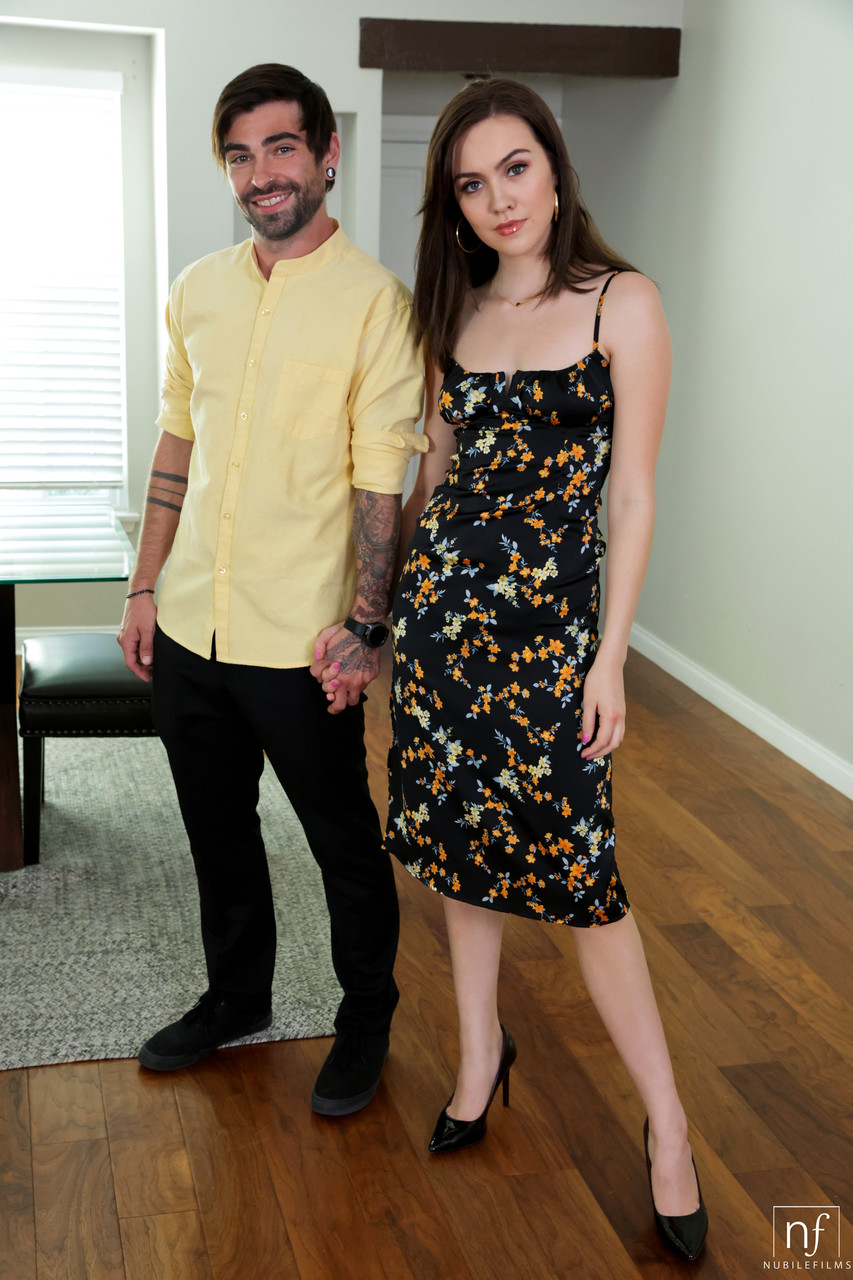 《Nubile Films》Anna Claire Clouds 与 Freya Parker 的 XXX 画廊