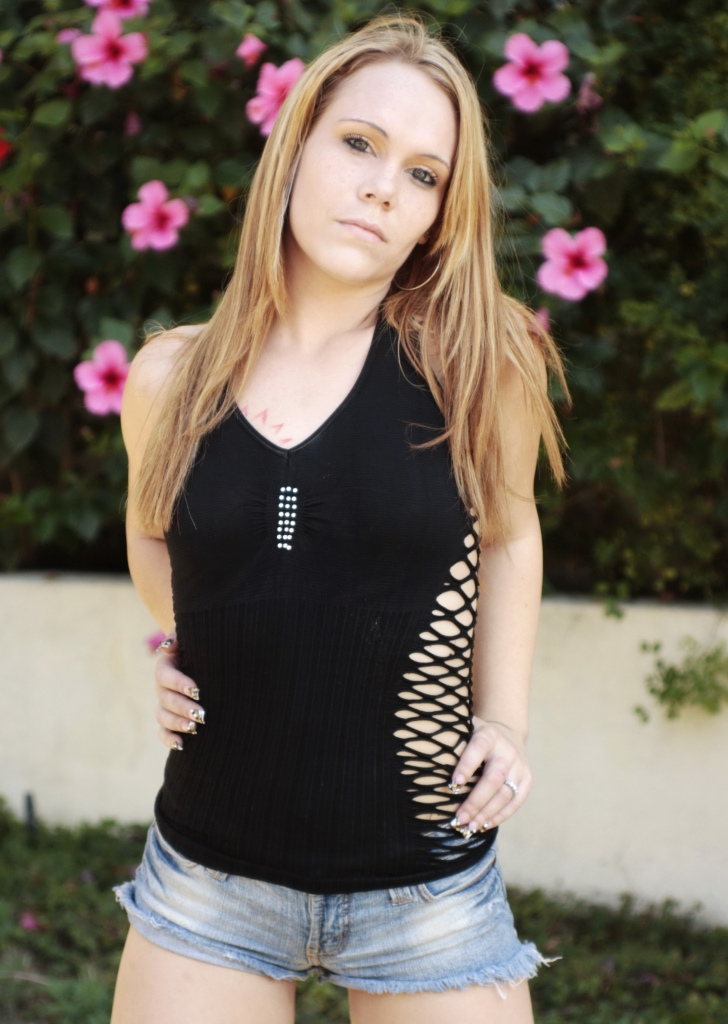 शानी रीड हार्डकोर एनल थ्रीसम में क्रीमपी फिनिश के साथ