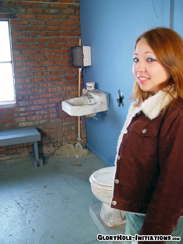 美丽的亚洲人Lacy Cruz在裸体状态下首次进行洞口口交