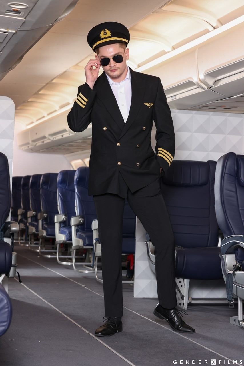 जेंडर एक्स फिल्म्स से कोडी वोर और जे टी के नग्न चित्र