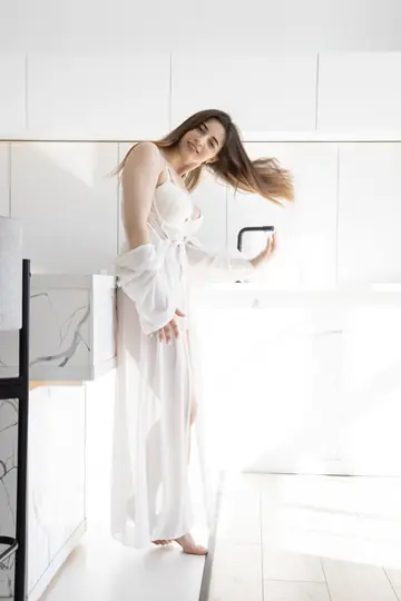 Elle Mira – Brunette Strips to Reveal Her Big Natural Tits and Curvy Figure
