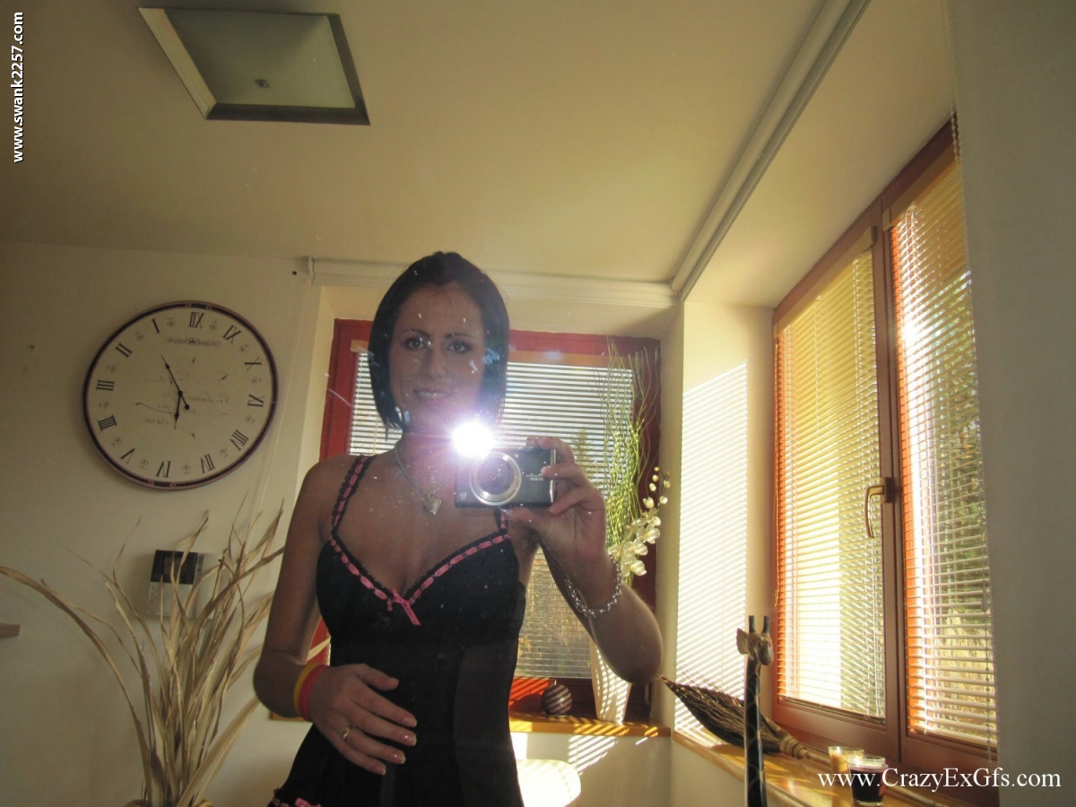 Sexy Babe With Nice Boobs Jessalyn Strips And Poses In Front Of Mirror