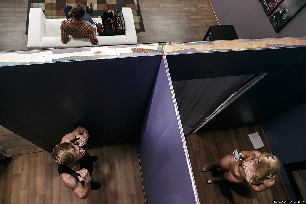 Rubia Zorra Aj Applegate Chupando Un Pene Grande En El Gloryhole