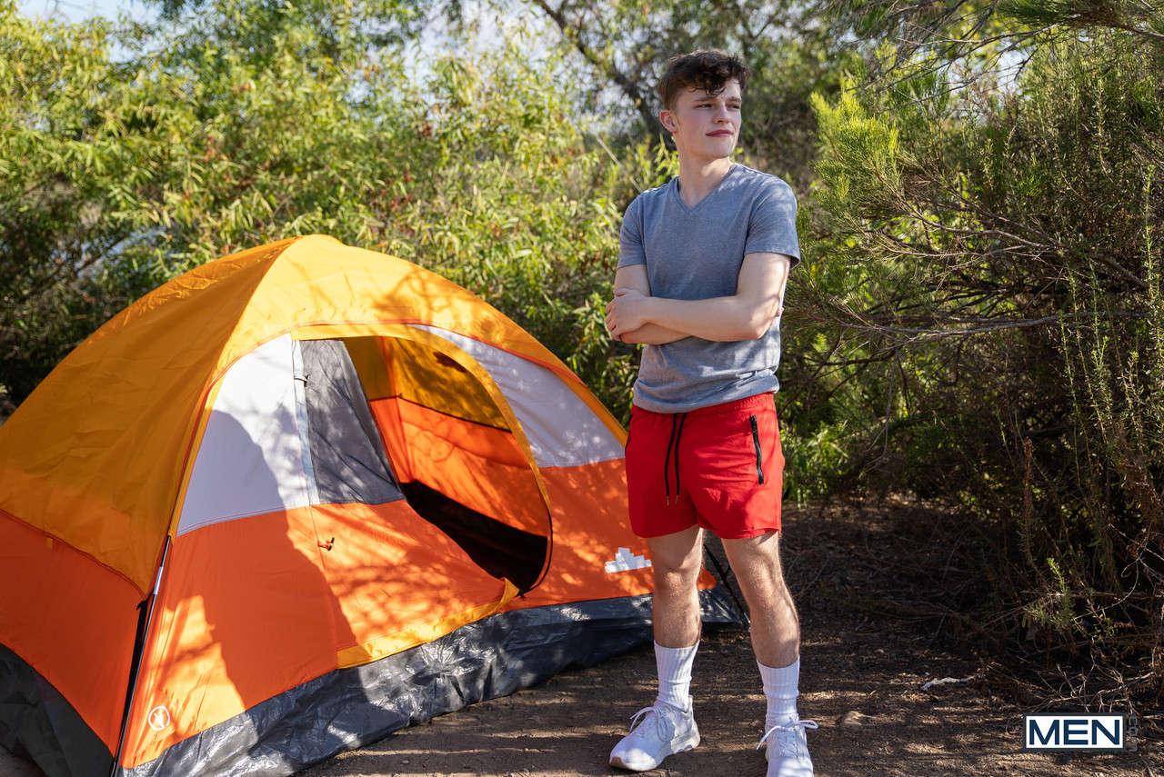 Men.Com يقدم صور عارية لجيك بريستون وتروي دين