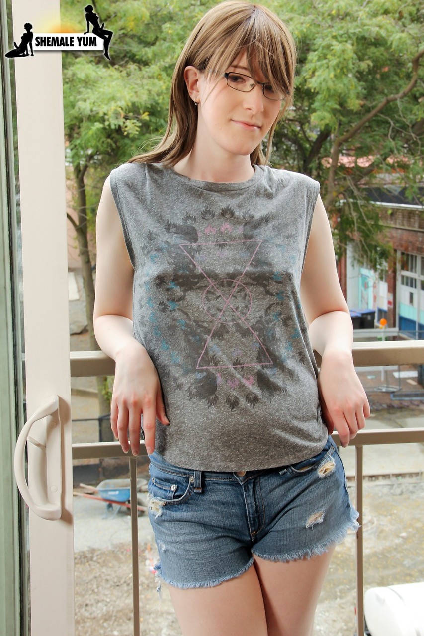 Shemale With Eyeglasses Cat Tayler Strokes Her Rod And Flashes Big Ass