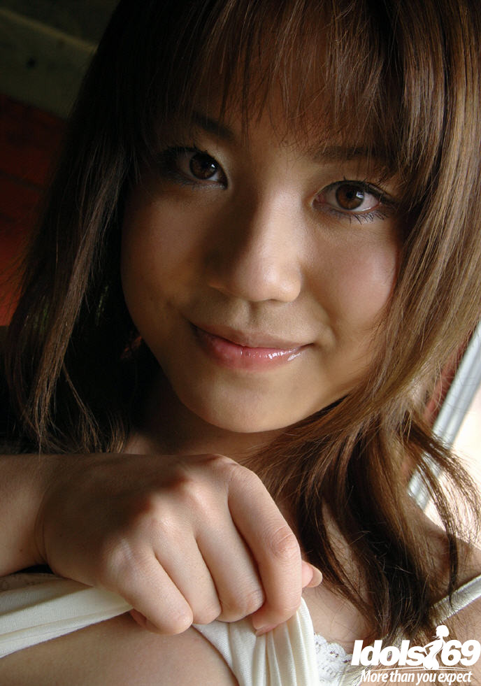 Petite Asian Babe Chikaho Ito Uncovers Her Tempting Curves