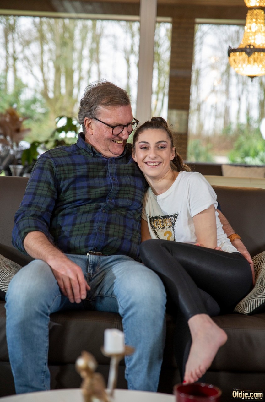 Ponytailed Teen Nicole Sweet Has Old Man Eat Her Horny Pussy