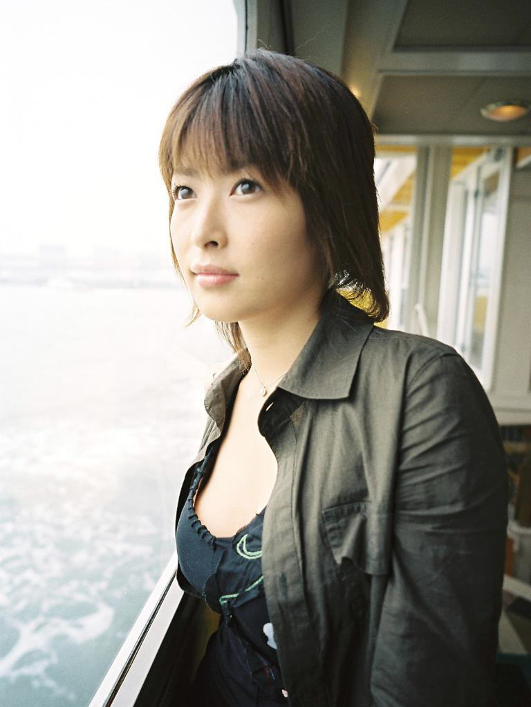 Japanese Teen Nana-Natsume Covered In Suds During Solo Modeling