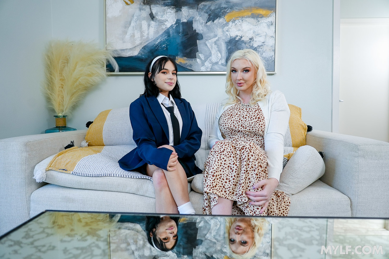 刚合法青少年Aria Valencia被淫娃Leya Falcon和丈夫干