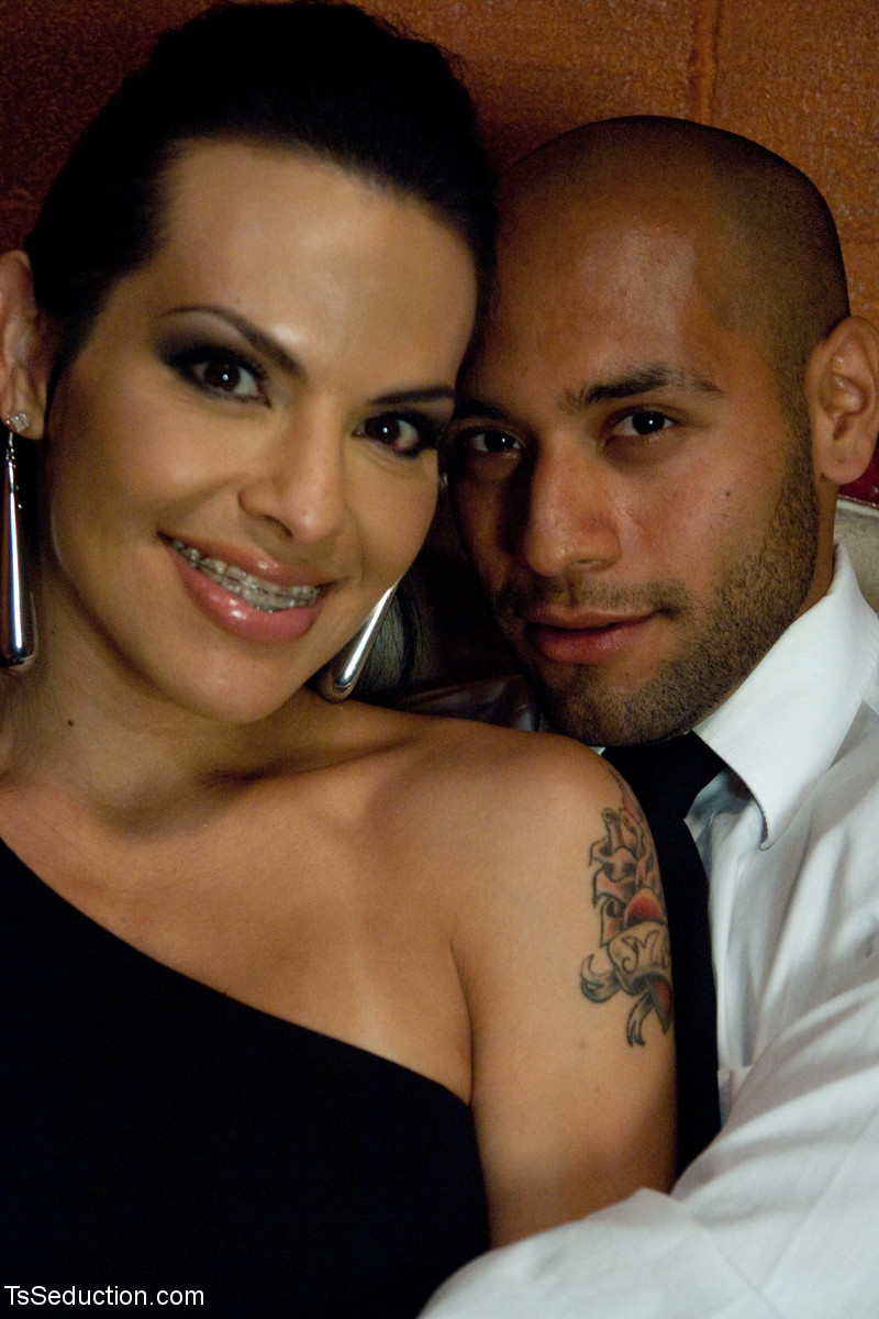 लियो फोर्टे और टीएस फॉक्सी के साथ टीएस आकर्षण गरम गैलरी