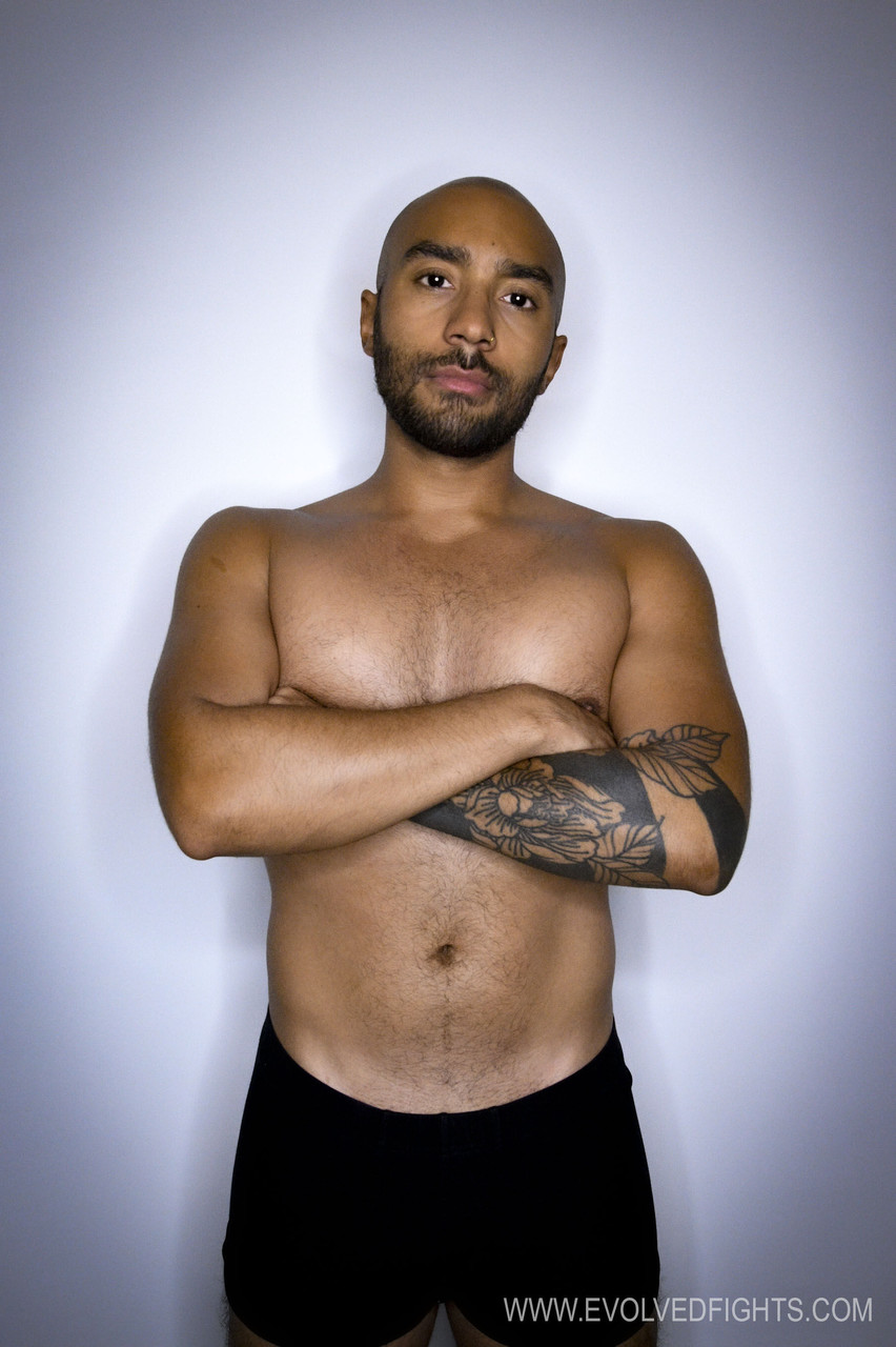 タトゥーの入ったレスラー・リリー・レーンがコーチと性行為を行う