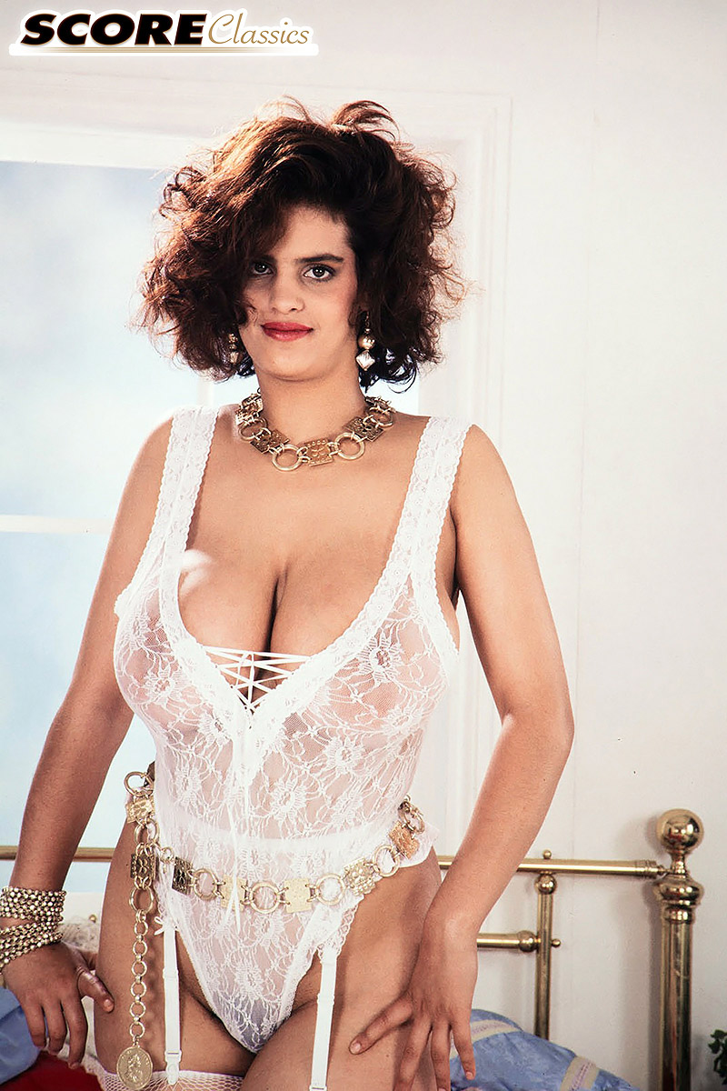 Nilli Willis Frees Giant Boobs From White Lingerie Solo