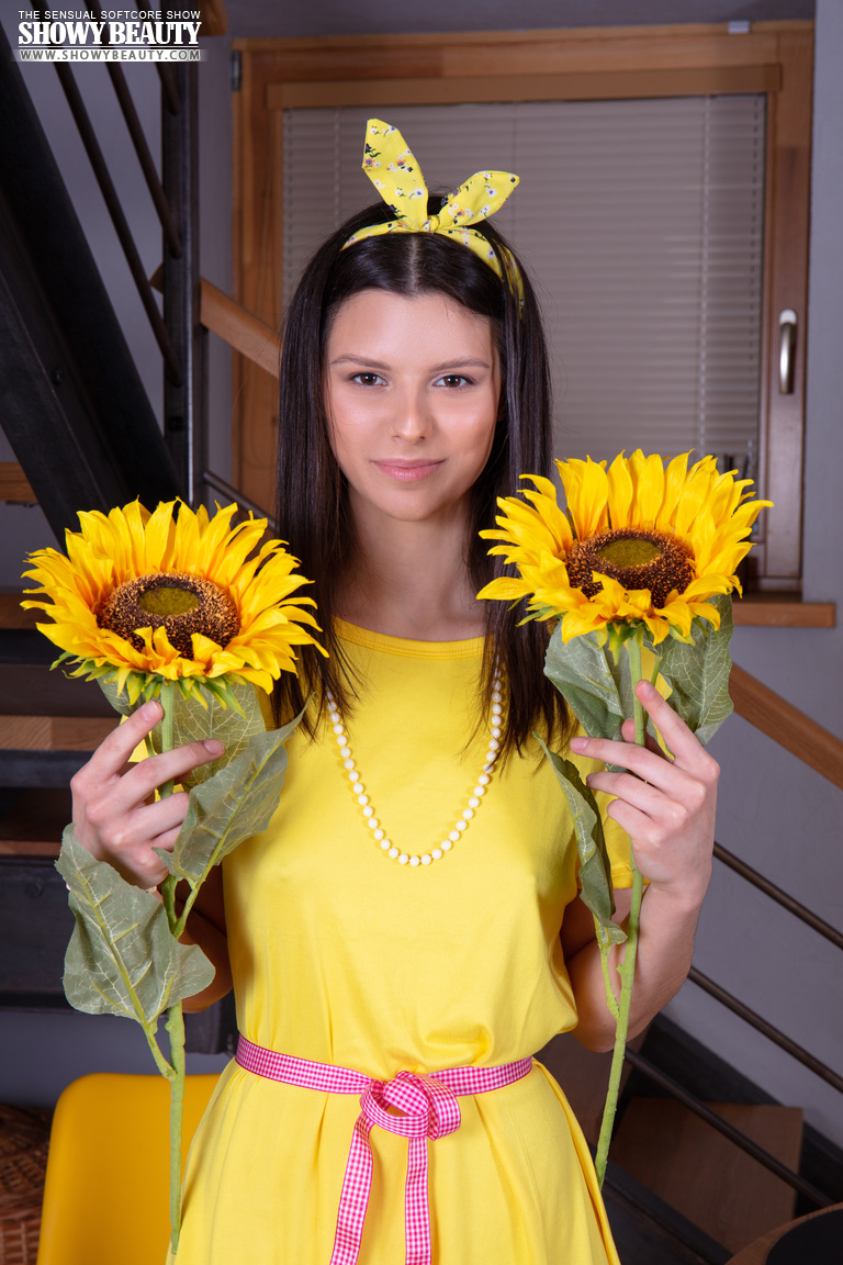 Adorable Brunette Teen Amelia Grace Holds Sunflowers While Getting Bare Naked