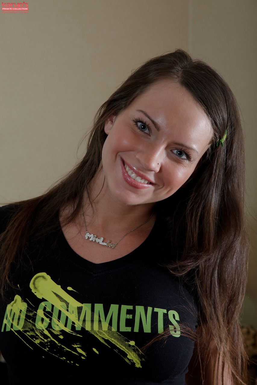 Jeune Fille Chaude Mae Ward Se Fait Étirer Le Trou Du Cul Et Le Visage Recouvert De Jus