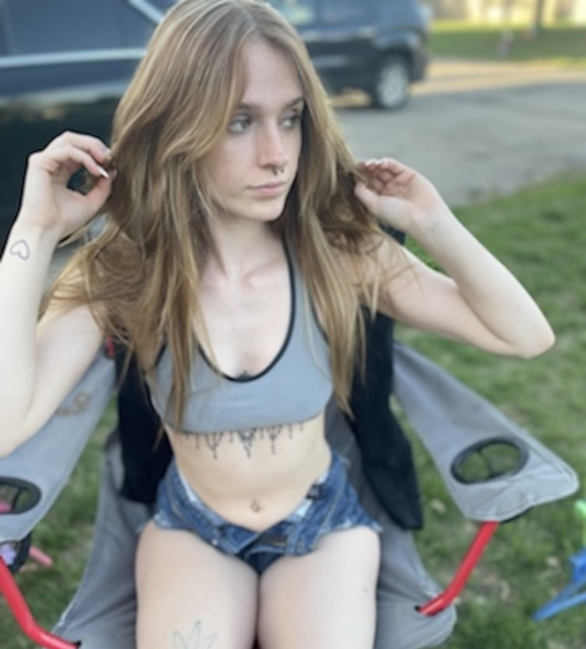 セクシーな素人ブレイク・ブルームがコンピレーションで曲線を披露