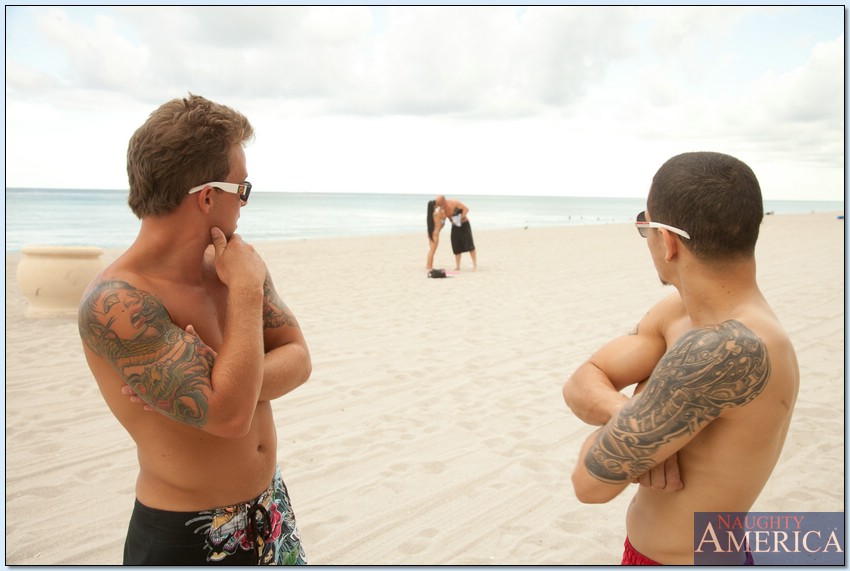 पक्की लातिना मेसन स्टॉर्म जवान अजनबी के साथ चुदाई