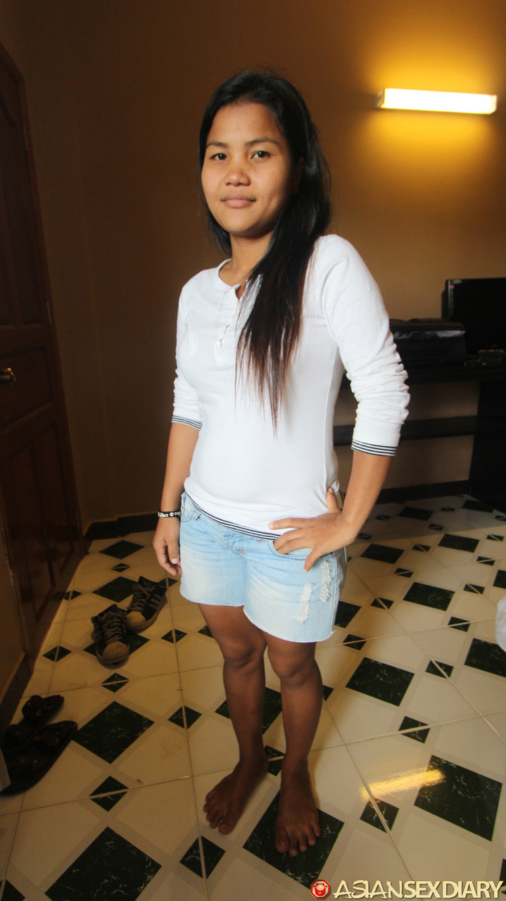 柬埔寨女性Shanti与性旅游者的第一人称视角行动