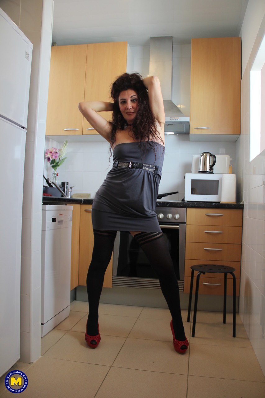 Amateur Housewife Zazel Paradise Solo Toy Masturbation