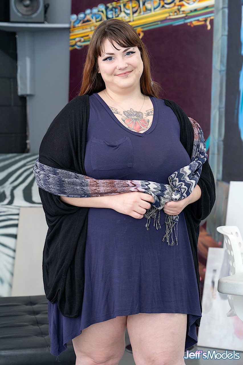 Голая SSBBW Челси Даггер Стоит