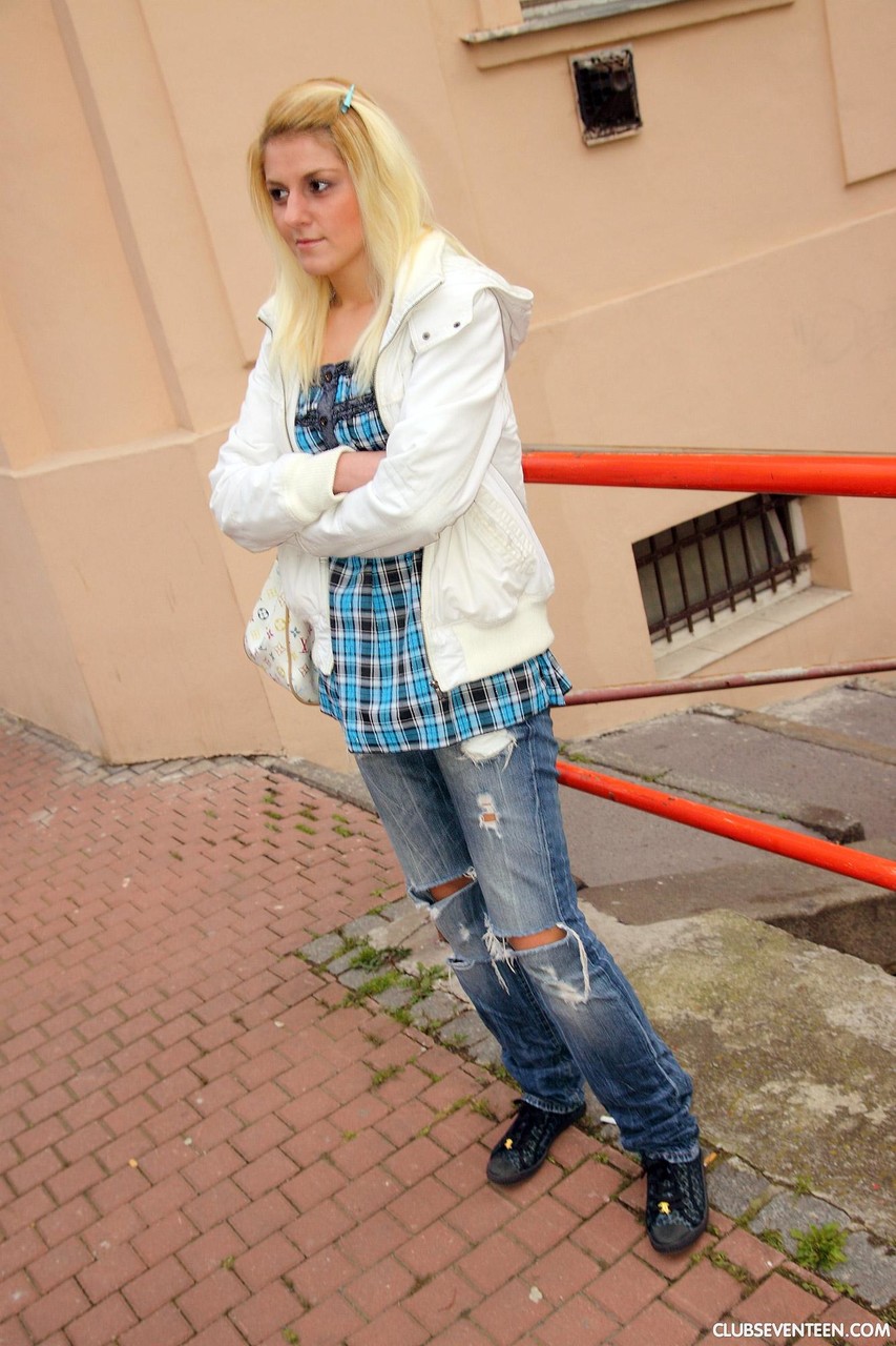 Kiki B Nude Porn Pics From Club Seventeen