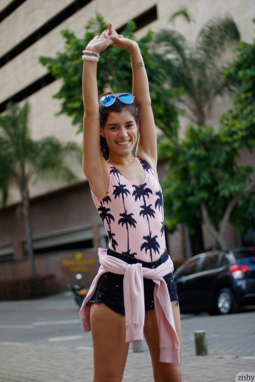 Outdoor Flasher Kate Maze Shows Her Big Ass And Tits