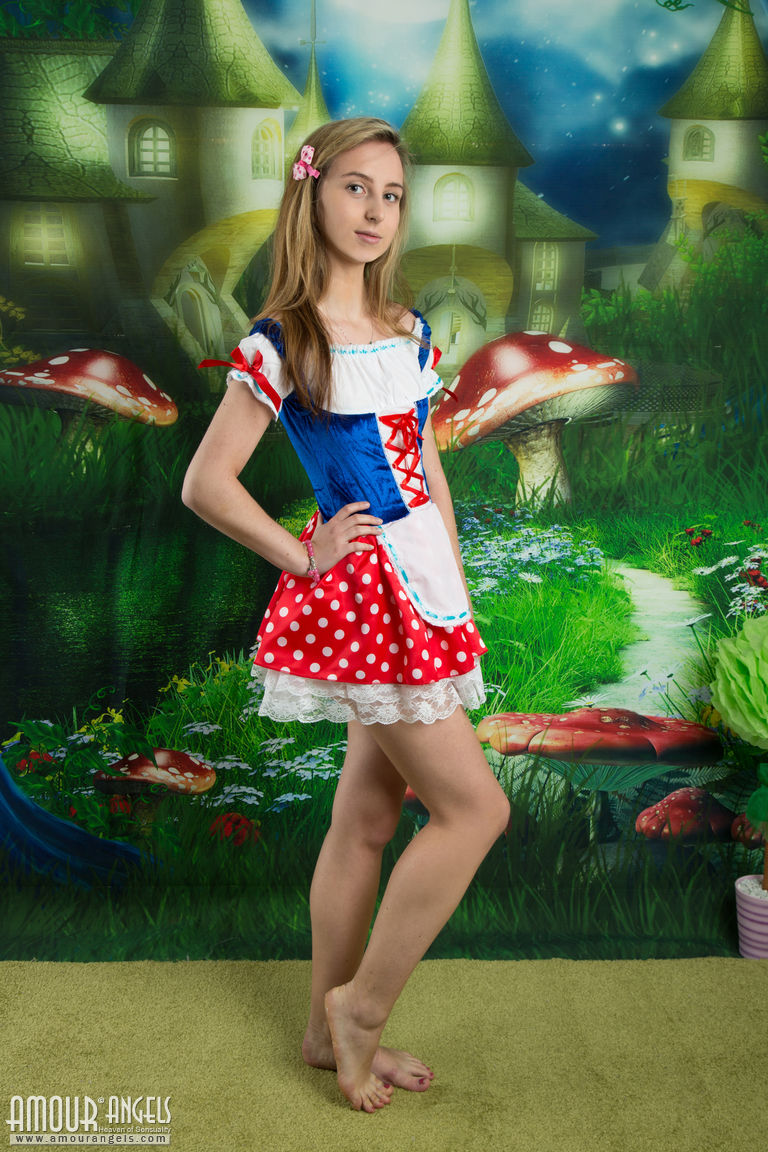 Cute Teen Lissa Strips Cosplay Outfit To Pose Naked