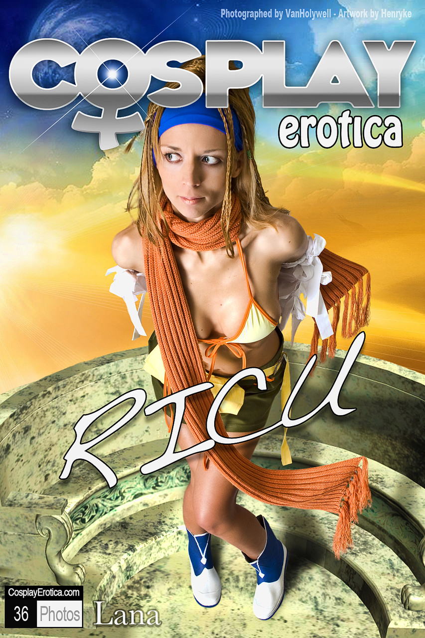 單獨女孩脫下角色扮演服裝展示性感身材