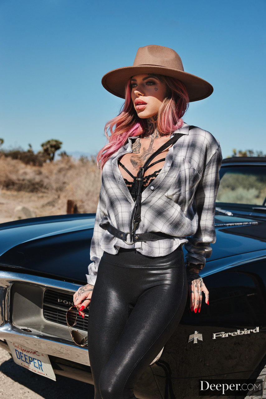 Tattooed Pornstar Chantal Danielle Gets Oral Pleasure And Hard Banging