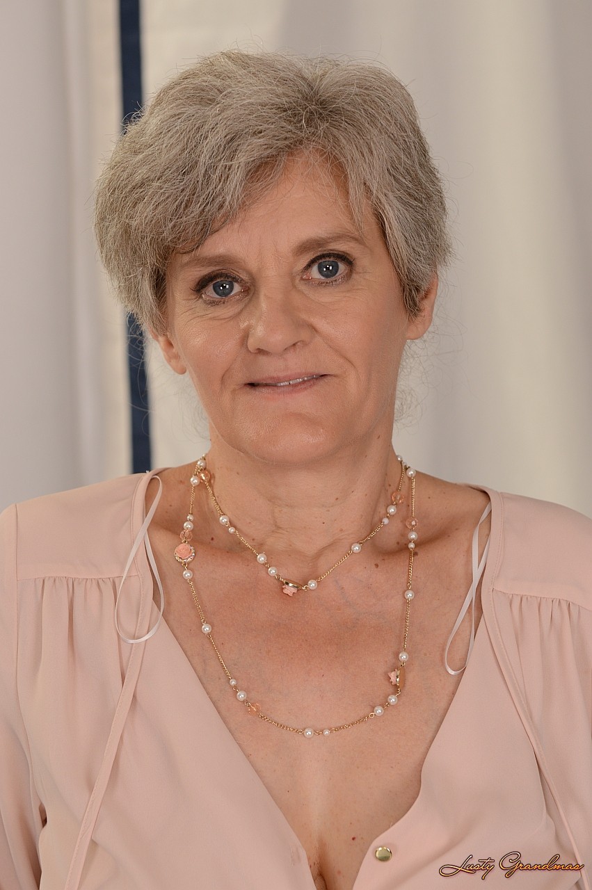 Aliz Offers Saggy Big Tits And Takes Mouthful After Stud Fucking