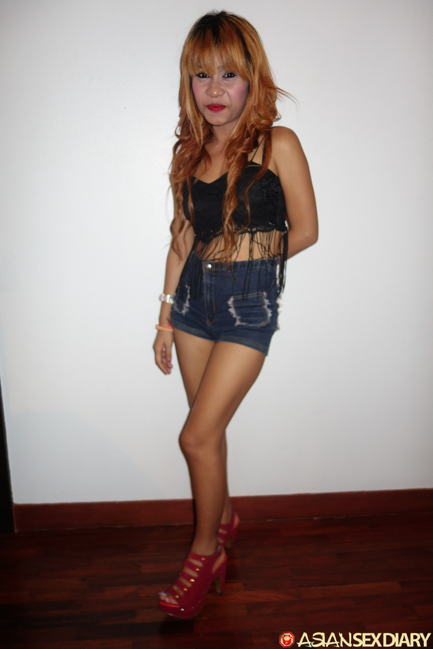 Amateur Asian Girl Jin Flaunts Her Body And Spreads Her Legs For POV Sex