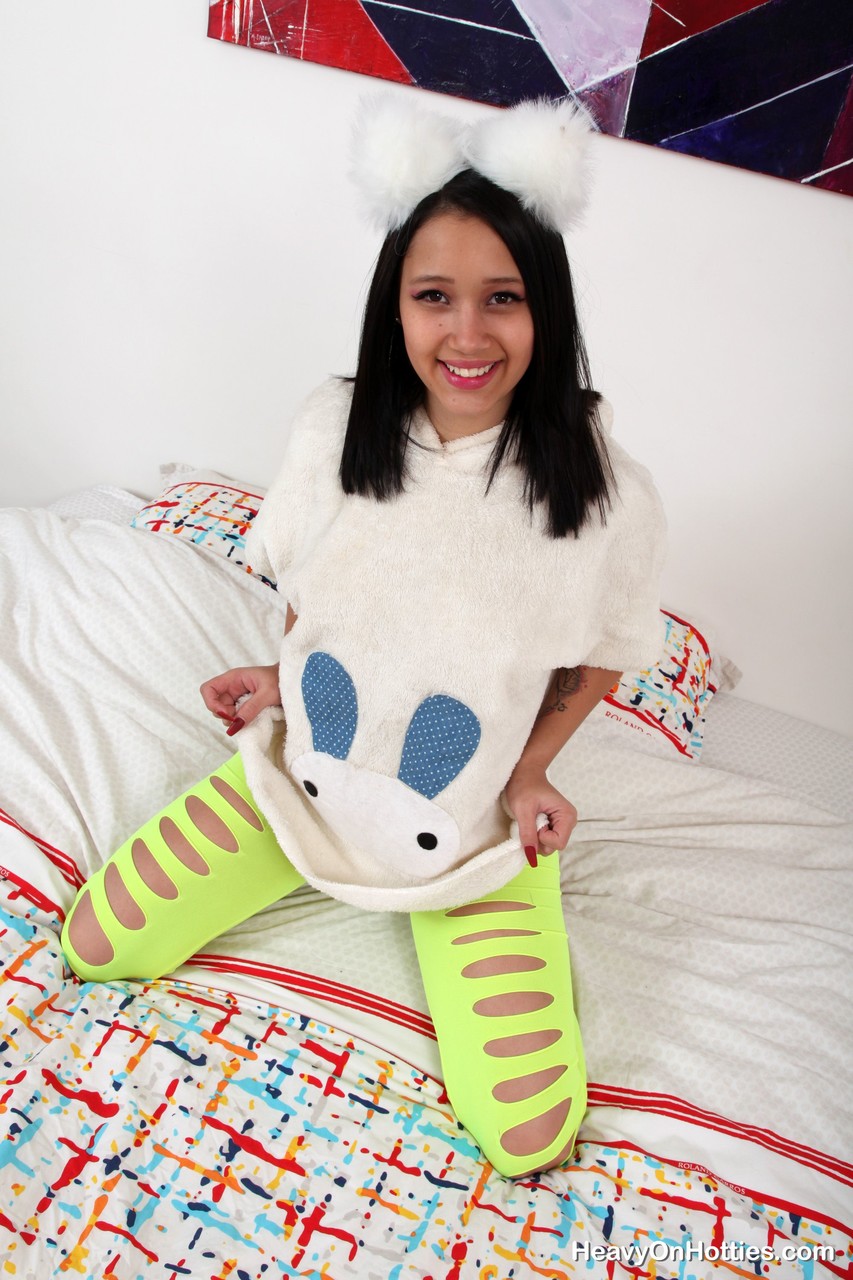 Latina Teen Lia Ponce Nude Eating Cake On Bed