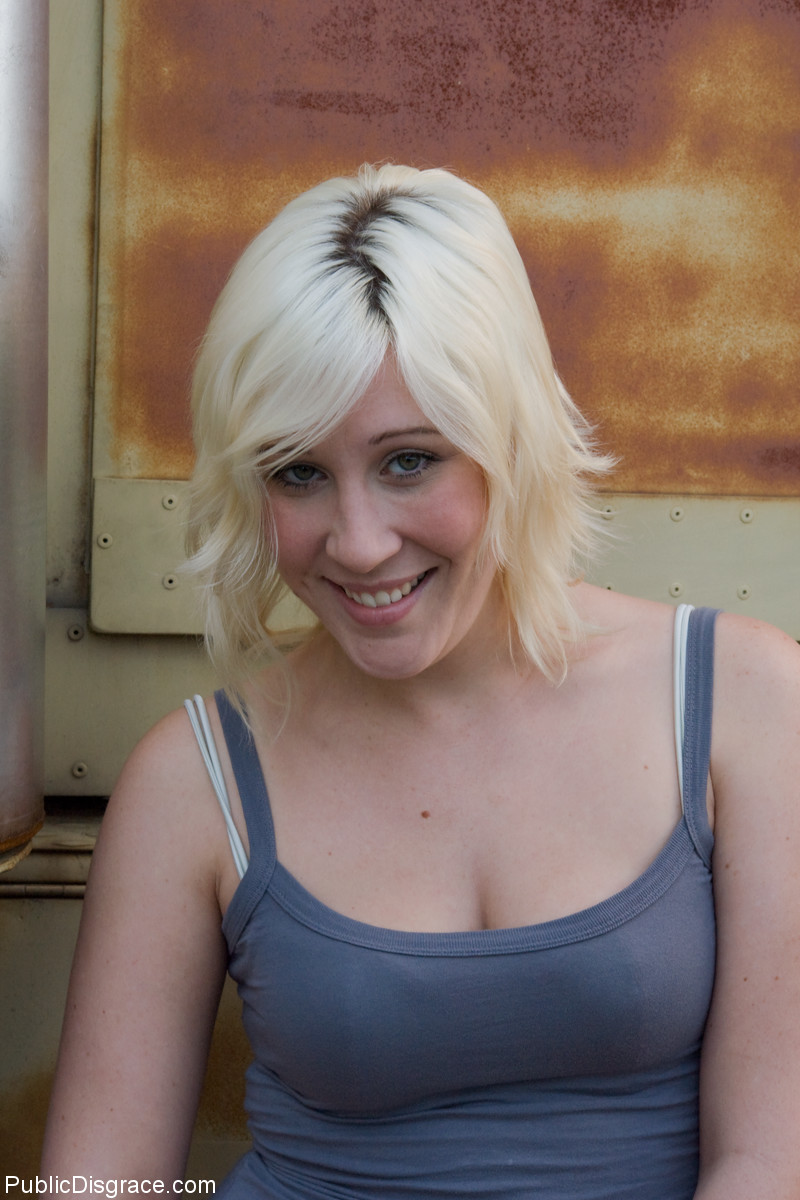 公開恥辱でのクリッシー・リー・マエストロのヌード写真